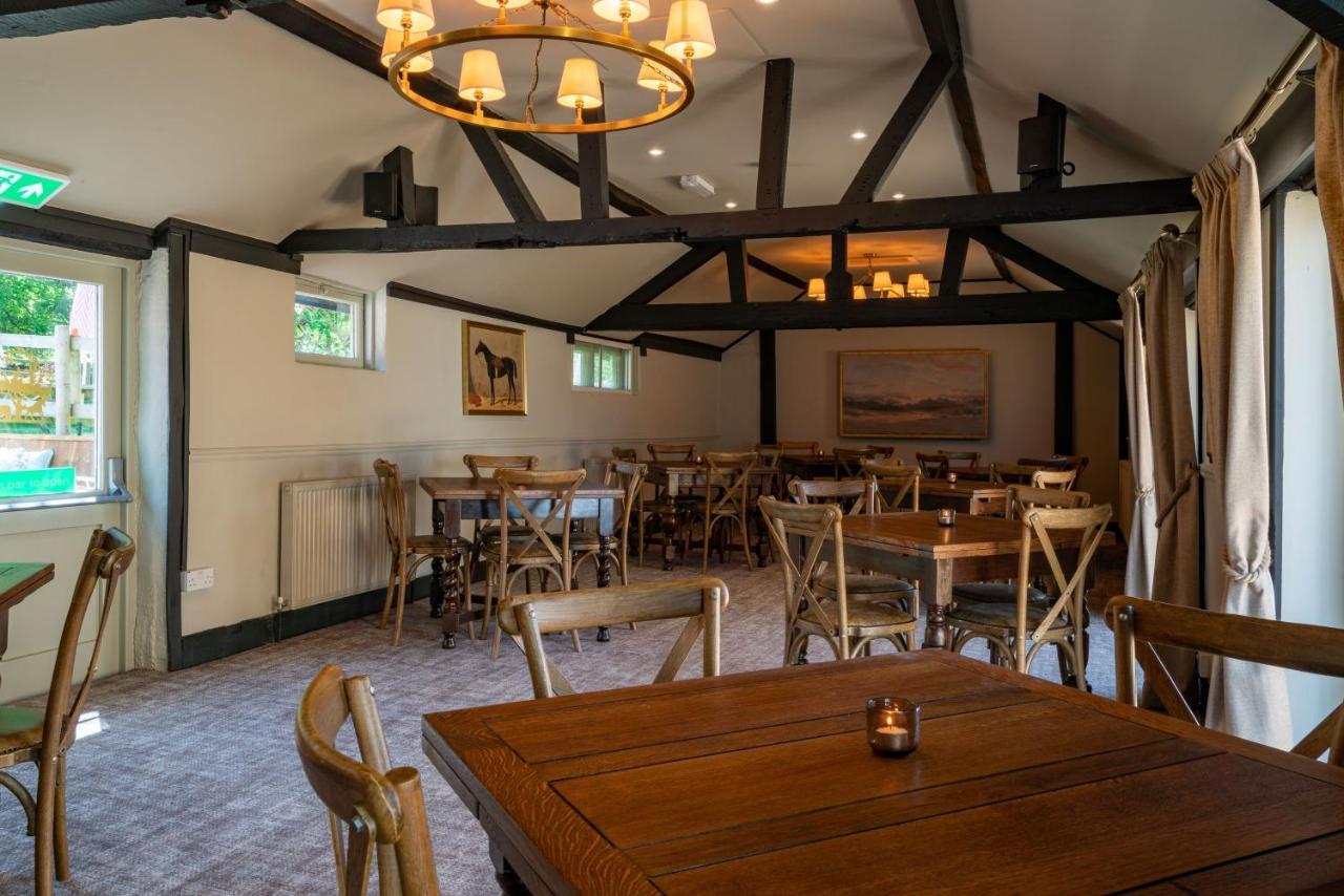 High Corner Inn Godshill  Exterior photo
